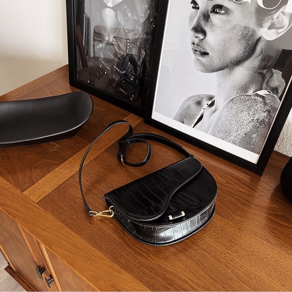 BLACK CROC TEXTURED SADDLE BAG #0261 - Picture 2 of 12